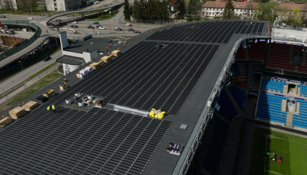 photovoltaïque vertical ullevaal stadion over easy solar